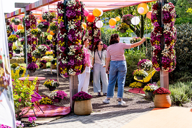 Selfietime at Royal van Zanten during FlowerTrials&reg; 2025
