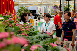 ABZ Seeds - meeting visitors