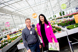 Hendriks Young Plants - Visitors Flower Trials Hendriks